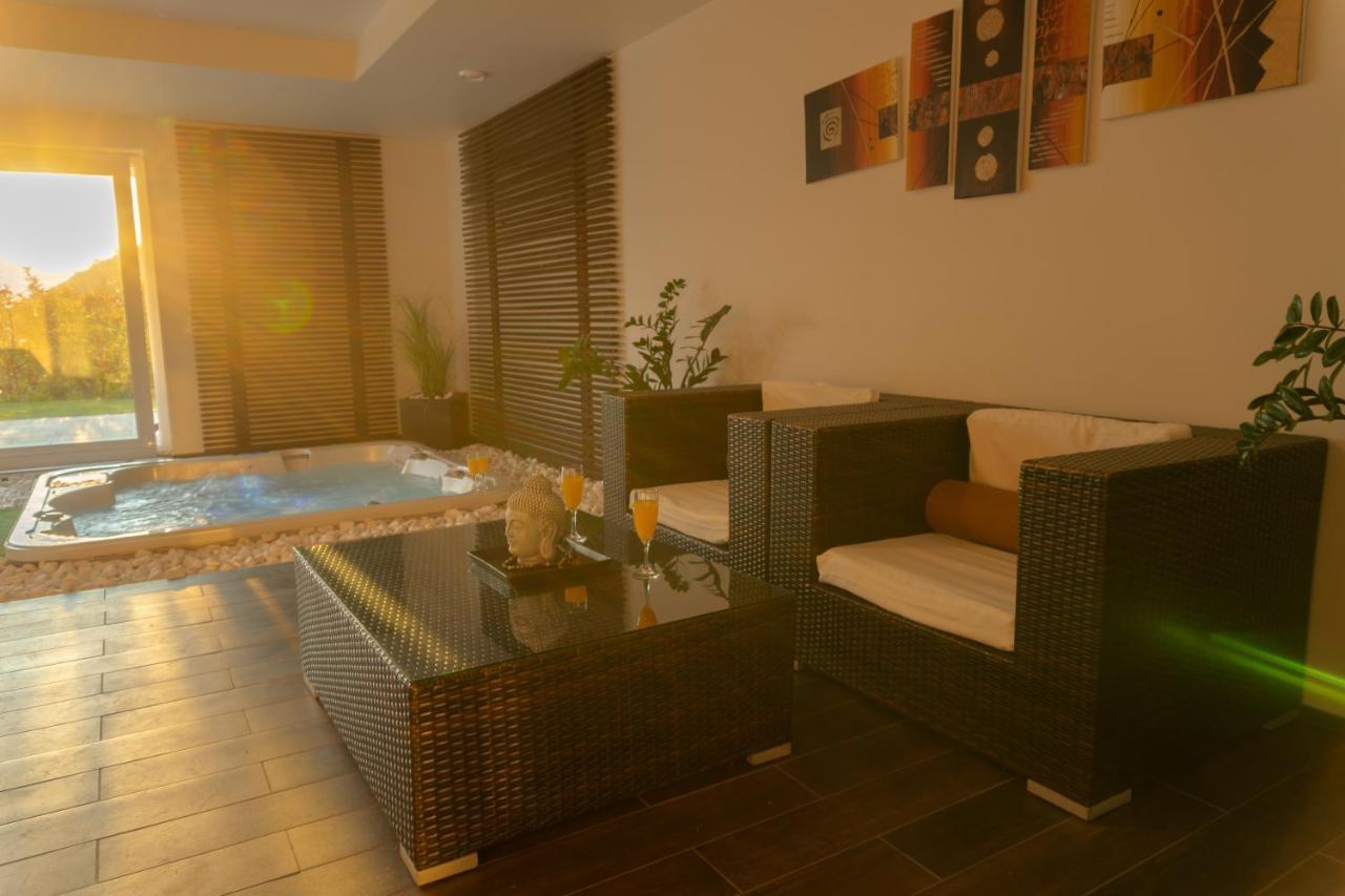 Private Family Villa บูดาโอร์ช ภายนอก รูปภาพ