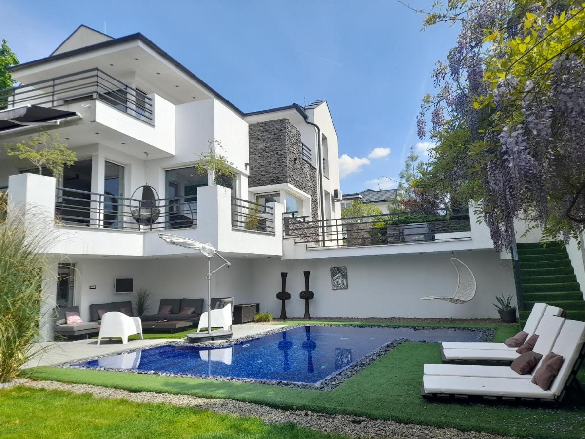 Private Family Villa บูดาโอร์ช ภายนอก รูปภาพ