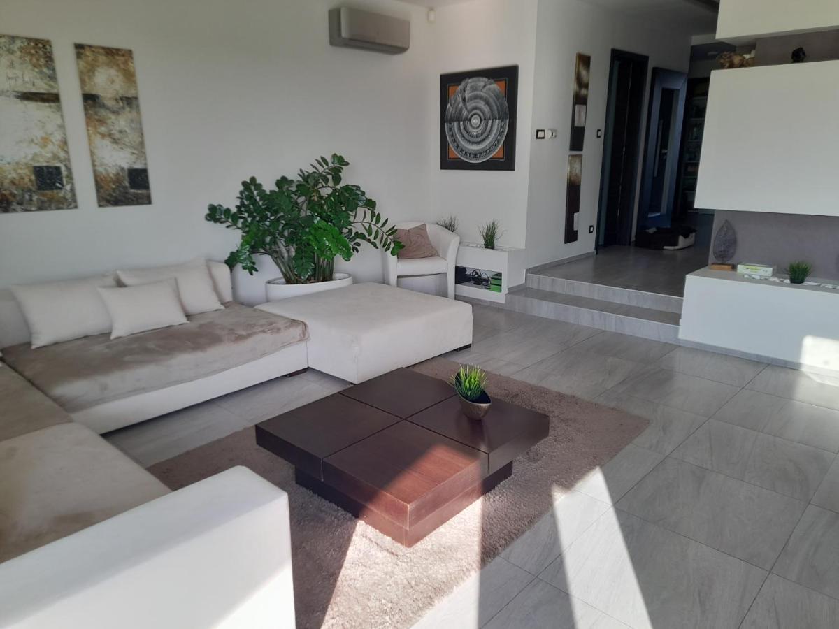 Private Family Villa บูดาโอร์ช ภายนอก รูปภาพ