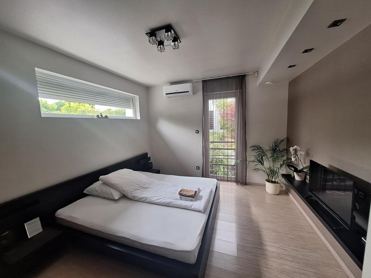 Private Family Villa บูดาโอร์ช ภายนอก รูปภาพ