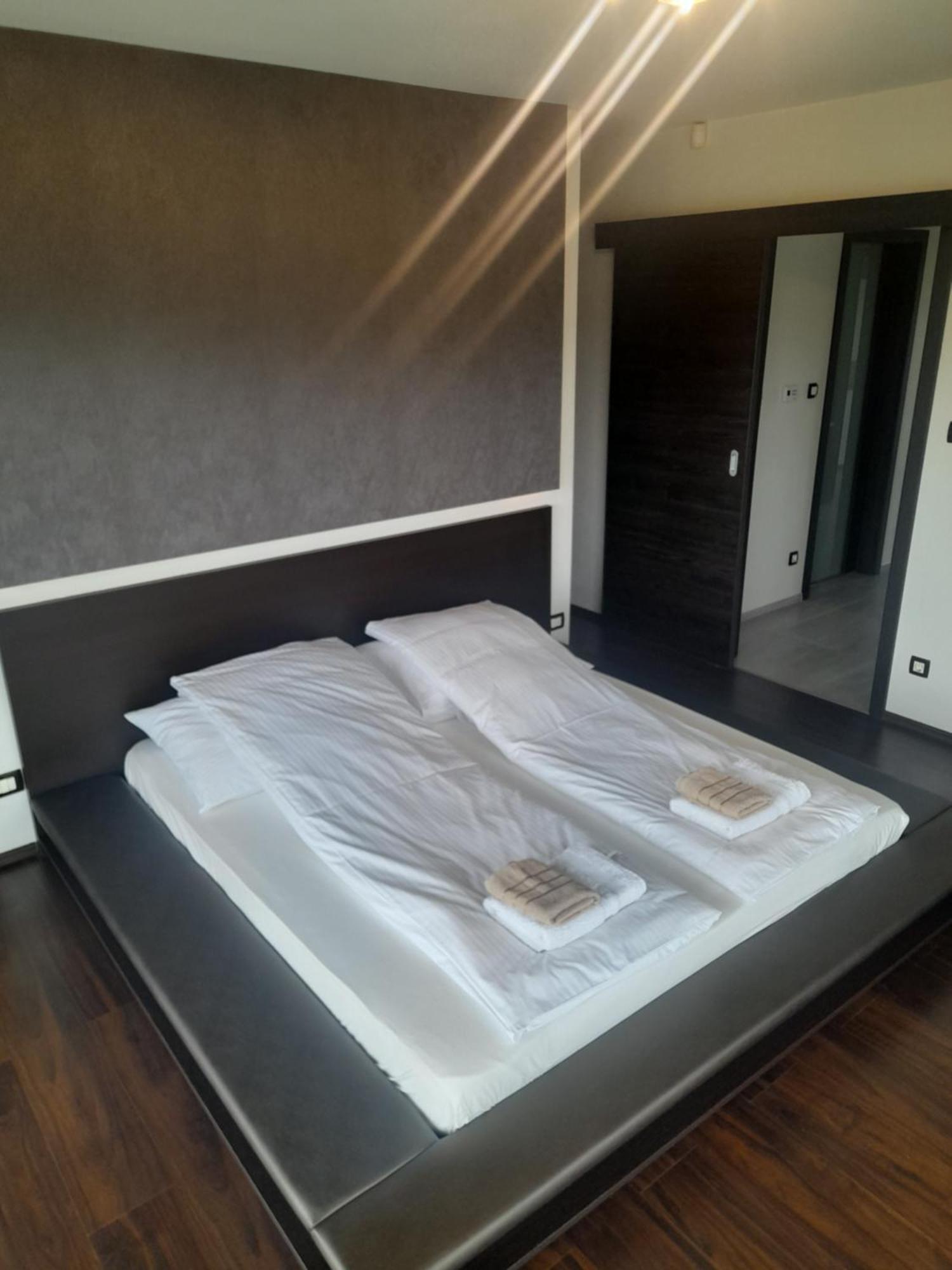 Private Family Villa บูดาโอร์ช ภายนอก รูปภาพ
