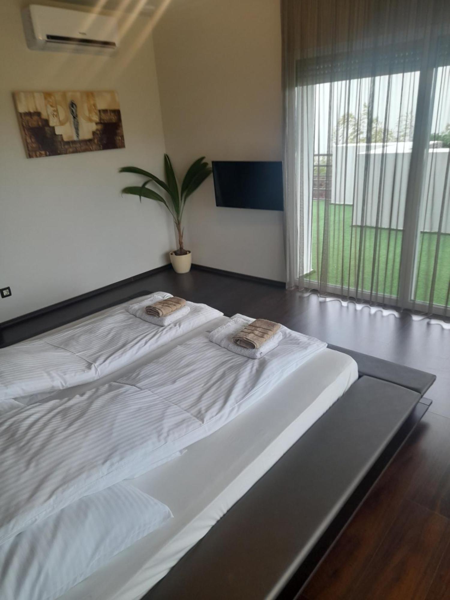 Private Family Villa บูดาโอร์ช ภายนอก รูปภาพ